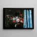 Trompe-l'œil Stillleben mit Girlande aus Blumen und Vorhang - Adriaen van der Spelt — gerahmtes Bild an der Wand