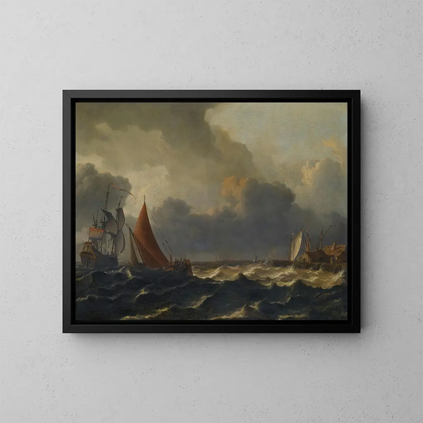 Ein kleines Segelboot, das bei starkem Wind kreuzt, mit einem Flaggschiff vor der Küste links und einem Kai rechts - Aernout Smit — gerahmtes Bild an der Wand