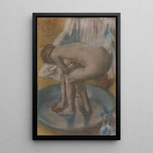 Frau, die in einer flachen Badewanne badet - Edgar Degas — gerahmtes Bild an der Wand