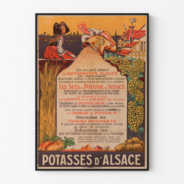 Manifesto pubblicitario vintage Potasses d’Alsace, esposto in una cornice sottile su una parete chiara.