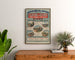 Vintage-Plakat Auvergne, Ausflüge PLM, gerahmt über einer Holzkommode, zwischen Pflanzen.