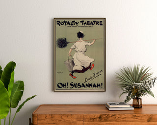 Manifesto vintage Oh! Susannah!, Royalty Theatre, incorniciato sopra una cassettiera in legno, tra piante.