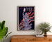 Vintage-Poster Paris 1937, Kunst und Technik, gerahmt über einer Holzkommode zwischen Pflanzen.