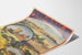 Manifesto vintage Pirenei e Guascogna, stagione invernale, mostrato su una pagina curva, vista prospettica.