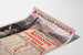 Manifesto d’epoca South Eastern, England-France, presentato su una stampa leggermente arrotolata, visto in prospettiva.