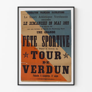 Vintage-Poster Verdun, fête sportive, in einem dünnen Rahmen an einer hellen Wand.