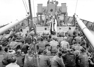 Aumônier prêchant à des soldats et marins américains - Débarquement en Normandie