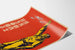 Poster vintage giapponese con pilota di aereo in primo piano