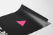 Poster Silence = Death con triangolo rosa su sfondo nero