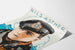 Poster vintage marino - Ritratto di marinaio con navi sullo sfondo